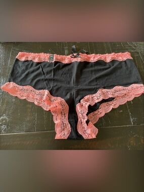NWT - Torrid Black Cheeky panty with Coral lace trim- 4x